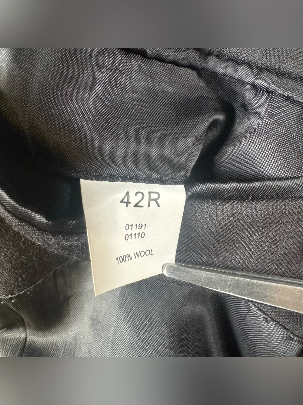 Jos A Bank Signature 2-Piece Suit 42R 36x32 Black Stripe Wool Pleated Cuffed